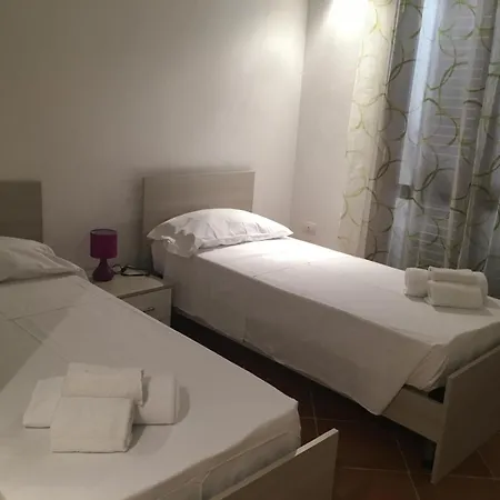 Daire Guesthost - Sea-view With Pool