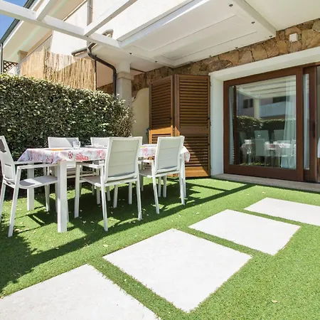Appartamento Guesthost - With Pool Near The Sea *