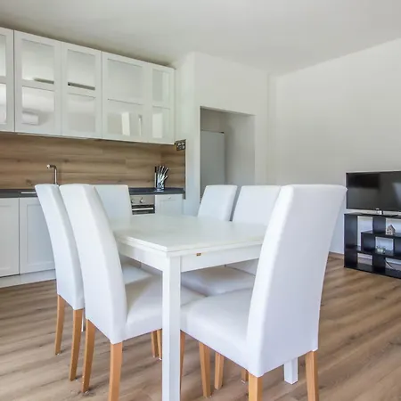 Appartamento Guesthost - With Pool Near The Sea Palau