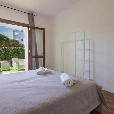 Guesthost - With Pool Near The Sea Appartamento Palau