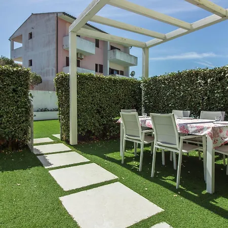 Appartement Guesthost - With Pool Near The Sea *